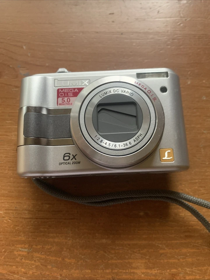 Panasonic LUMIX DMC-LZ4 5,0 MP Digitalkamera - Silber, Foto 1 von 5