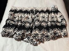 Women s New York and Company Shorts Size Large Black Elastic Waist Pull On NWT