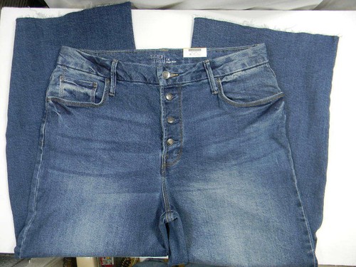 Tru Jeans Button Fly Raveled Legs 