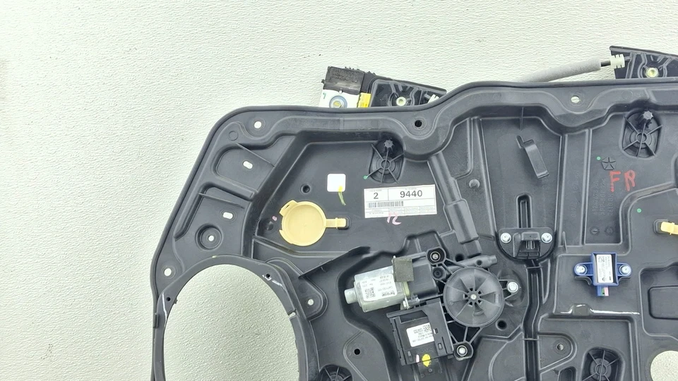 Jeep Compass 2017-2024 puerta delantera derecha ventana cristal regulador OEM Foto 4 de 4