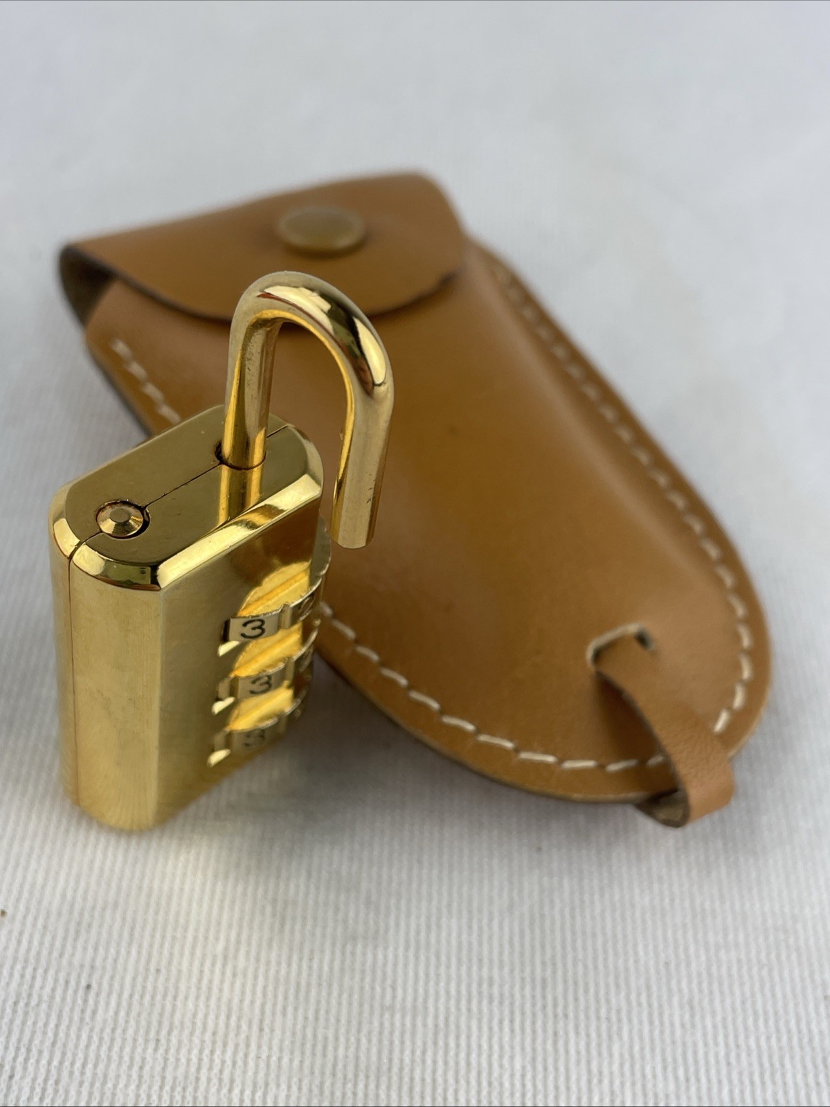 GUCCI GOLD COMBINATION LOCK - image 4