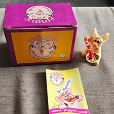 Piggin' Saucy Pig Resin Ornament/Figurine No. 14096 Boxed with Leaflet