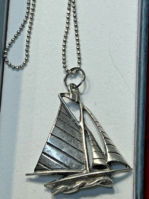 Vintage Detailed Sterling Silver .925 Great Looking Sailboat 1 1/8 Inches Tall