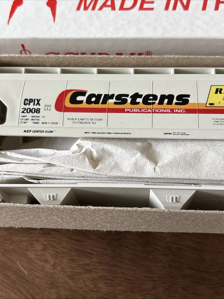 Accurail HO Scale Carsten 3 Bay Covered Hopper Kit New Road #2008 - Image 2 of 3