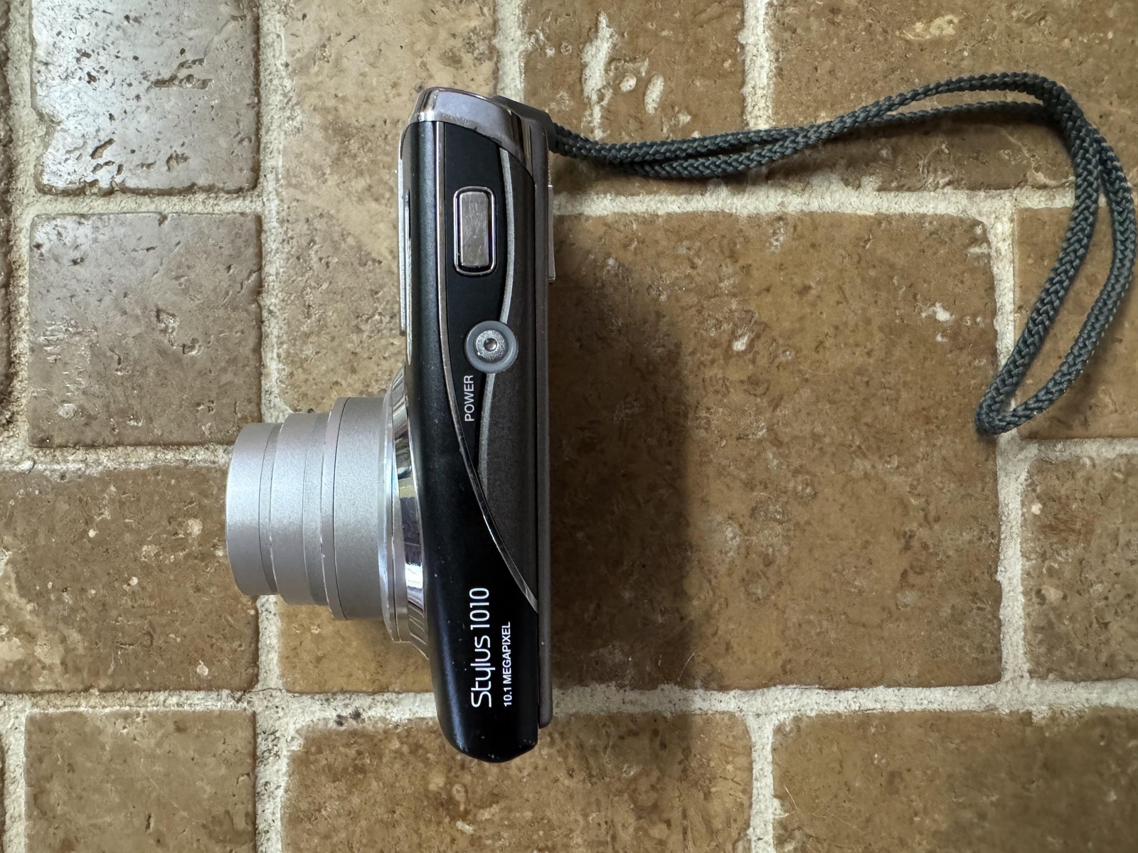 Olympus Stylus 1010 Digital Camera 10.1 MP 7x Zoom Black HyperCrystal LCD