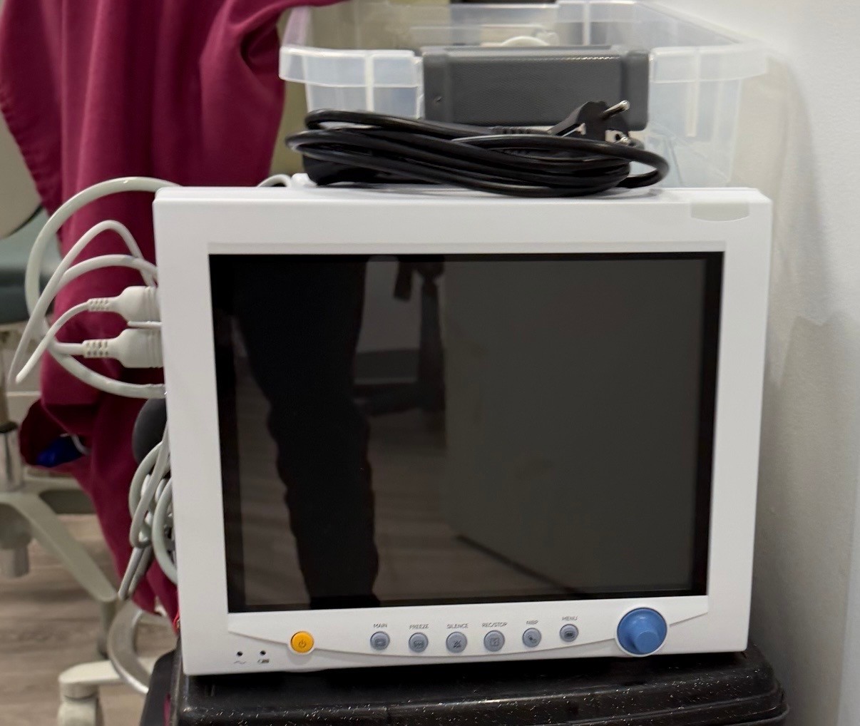Sunnex M7000 Vital Signs Patient Monitor - NIBP, ECG, SpO2 - 7