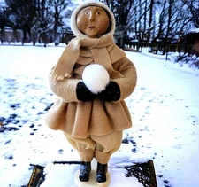 Intuit Eskimo Wood Face & Feet Cloth Clothes with Snow Ball Woman Figurine Rare