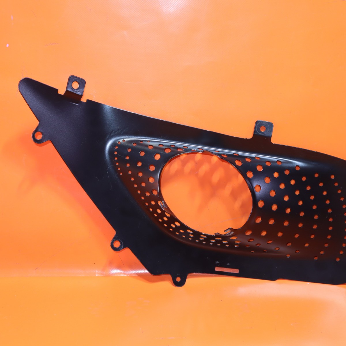 ASTON MARTIN DB11 EXHAUST TRIM MESH LEFT GRILLE 2017 2018 2019 2020 DB 11 OEM