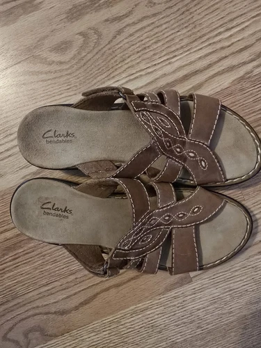 Sandali Clarks Bendables Ella Art in pelle marrone da donna taglia 8M usati in ottime condizioni