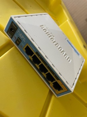 MikroTik hAP ac lite  Access Point (RB952Ui-5ac2nD) w/PoE in And PoE out