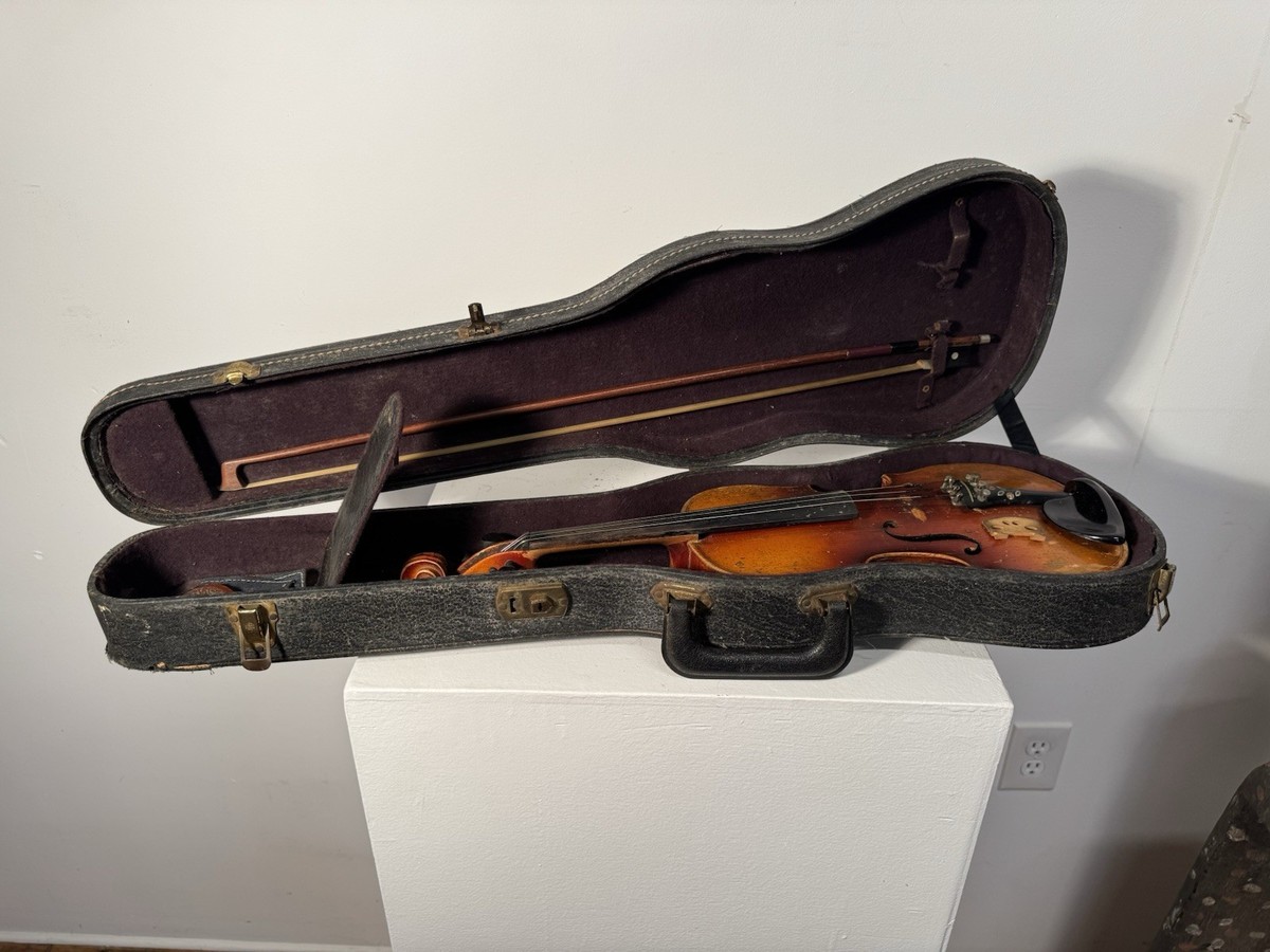 4/4 Acoustic Violin IPS 398 with Ornate Tailpiece, Bow, and Hard