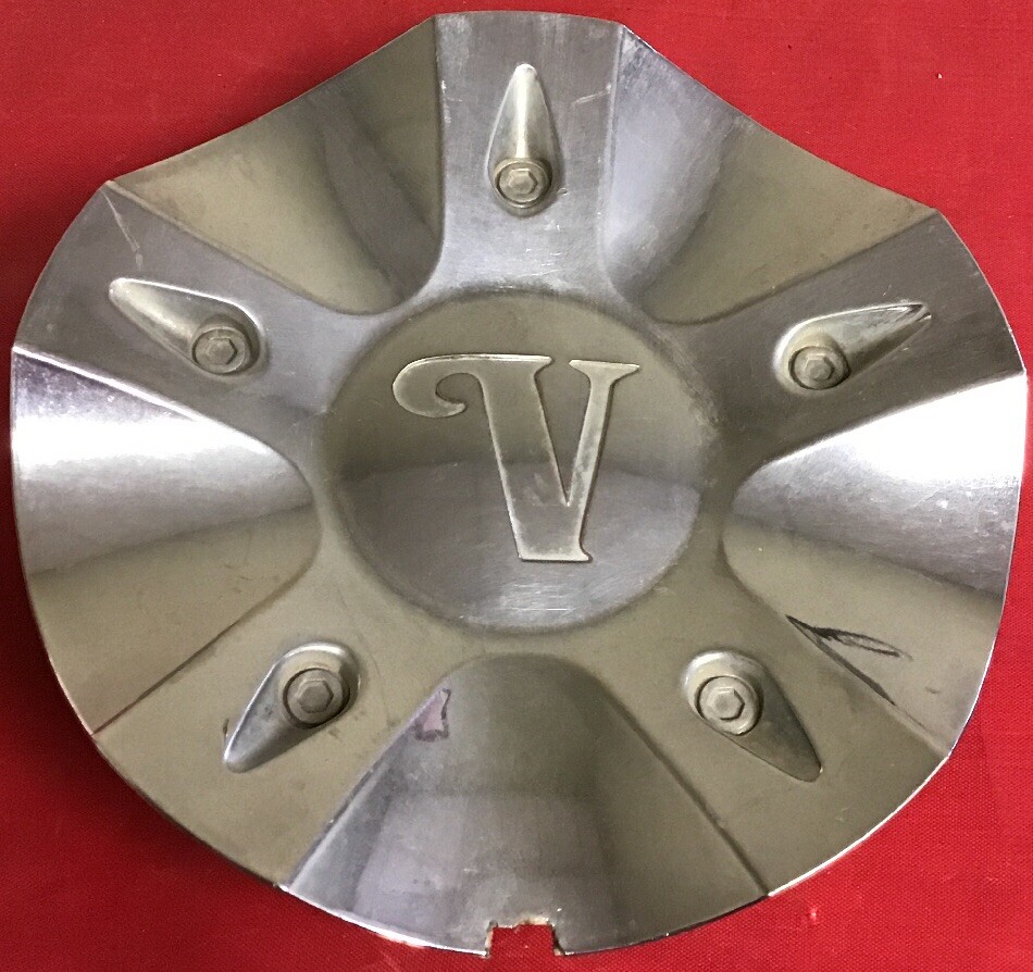 ONE USED VELOCITY ALLOYS MCD0875YA04 CHROME CENTER CAP AFTERMARKET 5456