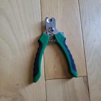 Curated visual reference: Nail Trimming Kit For Large Breeds Reference: Dog Nail Clippers Large Breed Green Black Grooming Pet Care
