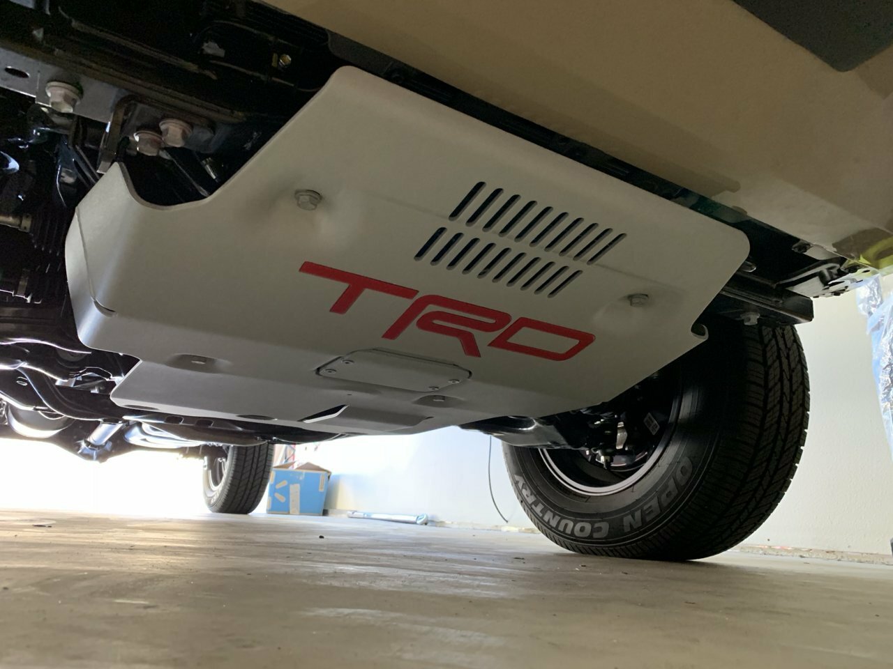 Red Domed 3D Letters se adapta a TRD Skid Plate 20162023