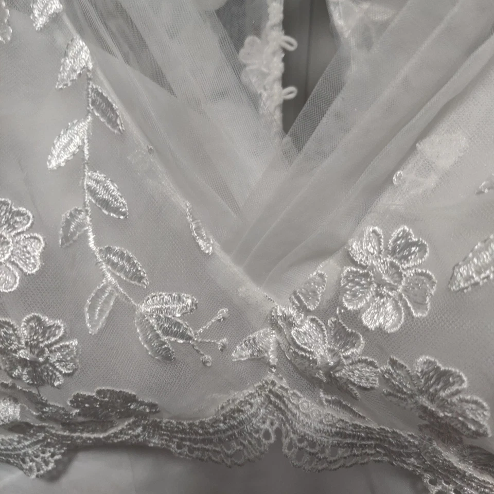 Vestido de novia largo blanco línea A bridas de junio con mangas bolero de encaje floral talla 6 Foto 3 de 4