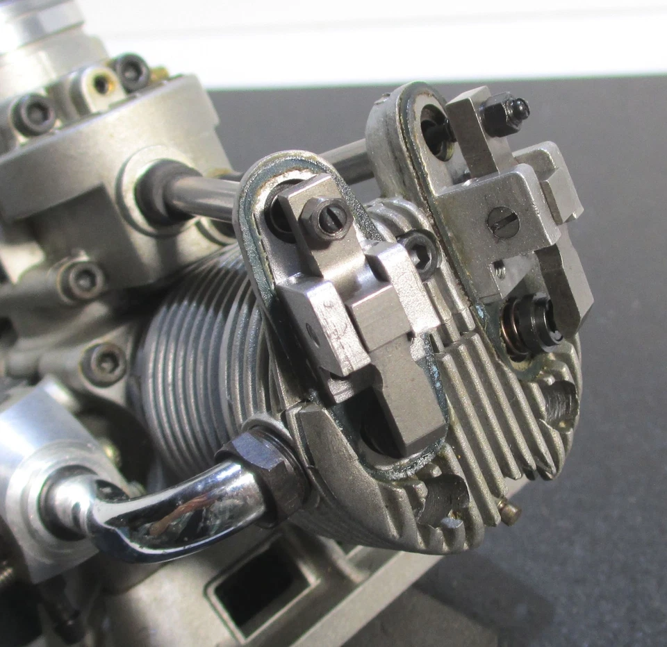 SAITO FA-90T 14.98cc flat twin 4 stroke glow engine for R/C airplanes Used f/s - Image 2 of 4