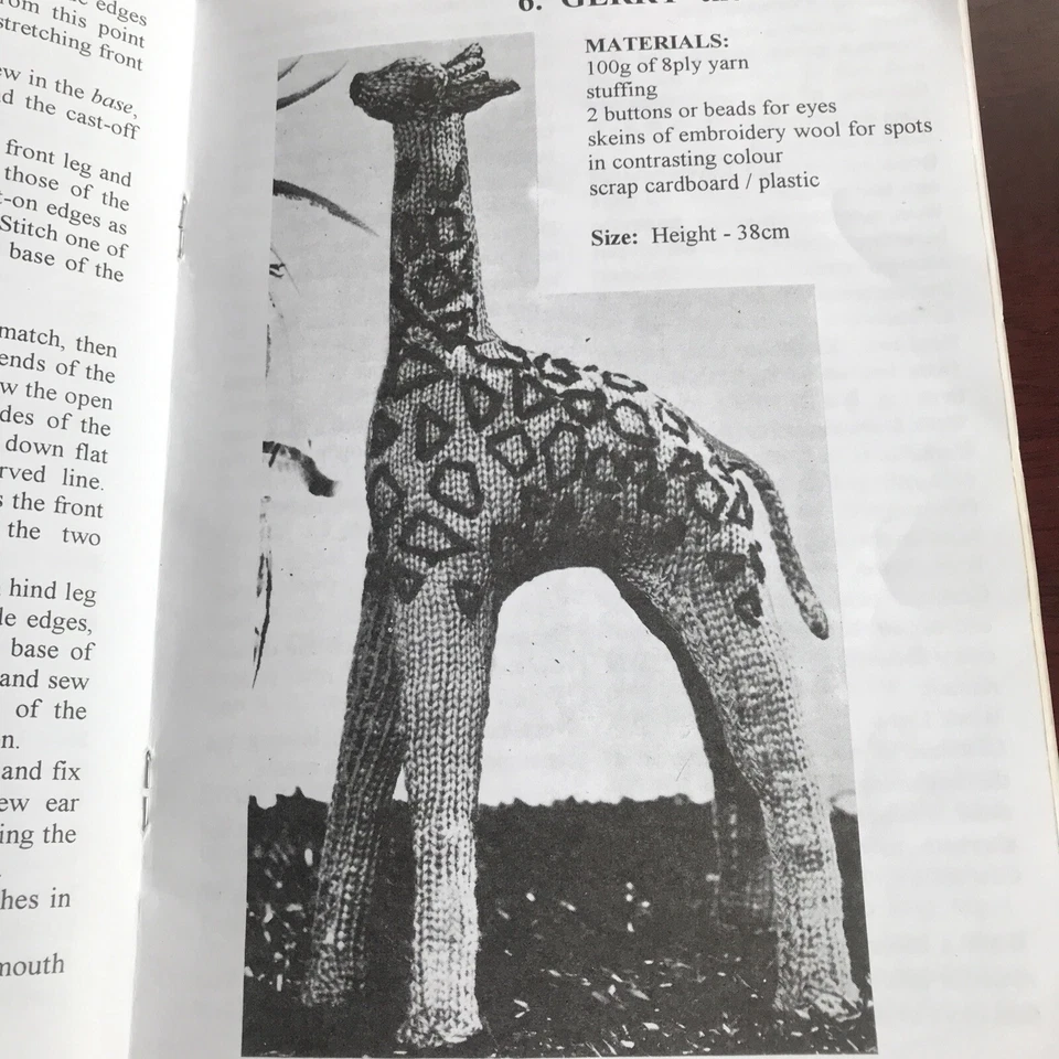 Vintage The Toy Box 10 Quickly Knitted Toys 8 Ply Vicki Moodie 1999 Paragon - Image 4 of 4