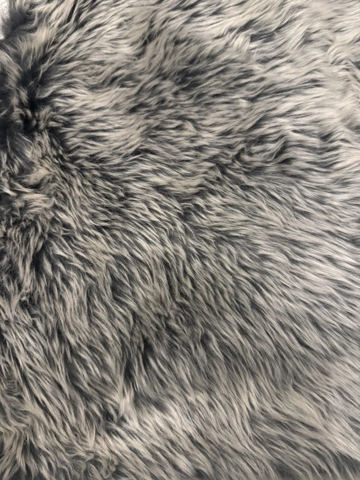 Pottery Barn 圣诞枕头套两件格子毛皮 18 X 18 — 第 2/4 张图片