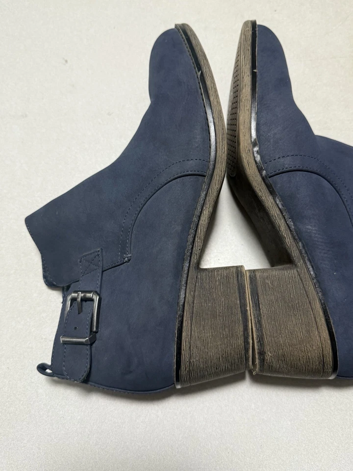White Mt. Navy Blue Ankle Boots Women’s Sz 8 Buckle Side Zip Block Heel Booties - Image 4 of 4
