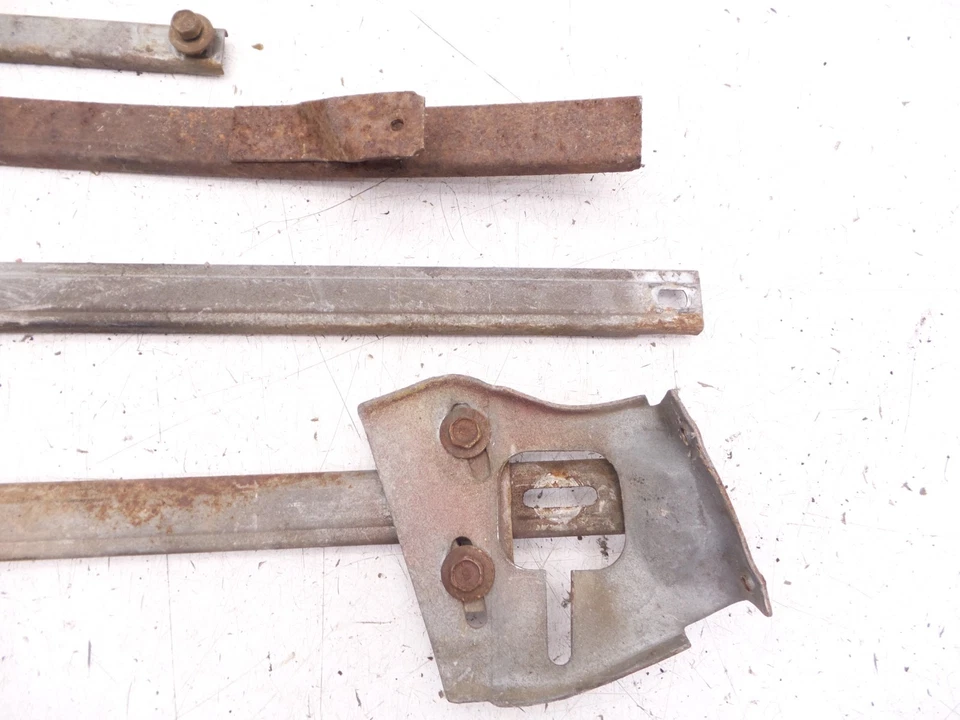 70-81 Camaro Firebird Passageiro Lateral Direito Janela Trilhos Pista Original GM - Imagem 2 de 4