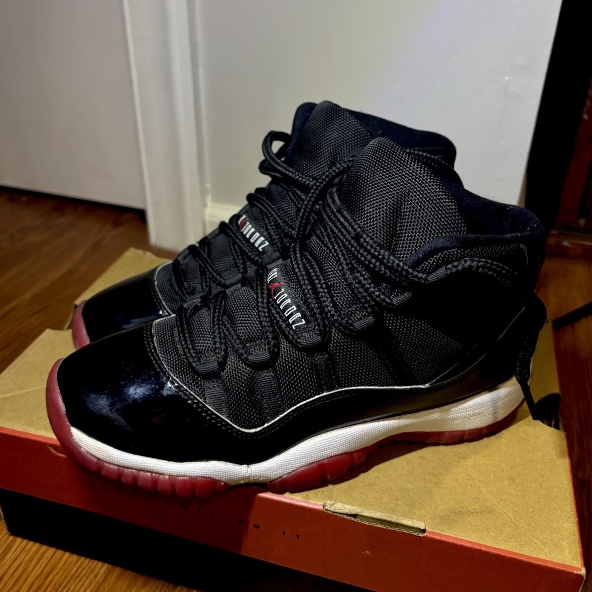 Jordan Air Jordan 11 Retro GS Black Red White Sneaker 7Y Youth 378038-061