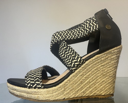 Walnut Melbourne Sz40 ladies wedge heel shoes. Zip up at back