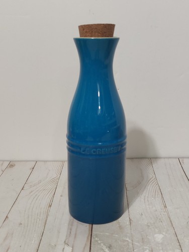 Le Creuset Wasserkaraffe Marseille blau 750 ml mit Korken
