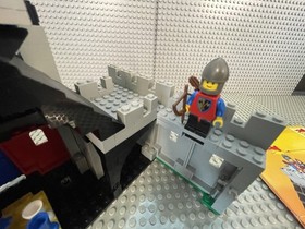 LEGO Castle Guarded Inn 6067 - 100% complete w/ Instructions Vintage