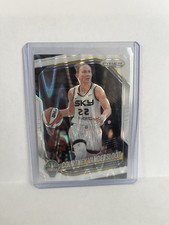 2025 Panini Prizm WNBA Courtney Vandersloot #124 White Seismic Chicago Sky