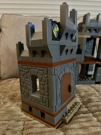 LEGO DUPLO Knight Castle 4777 &ndash; Excellent &ndash; Near Complete w/ Figures & Weapons
