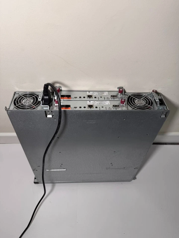 HP StorageWorks 24 Bay Hard Drive Array (FCLSE-0801), Good Working Condition! - Image 4 of 4