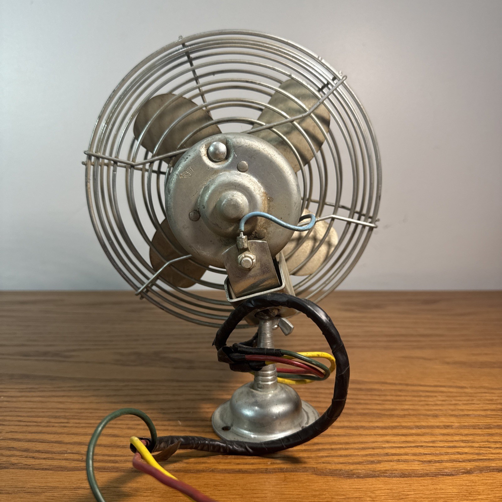 8" Casco Deluxe Truck Bus 4 Blade 12 Volt Fan Wire Cage Dash Mount