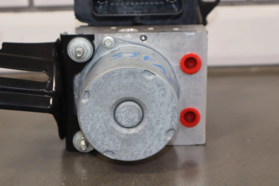 2018 Fiat 124 Spider OEM ABS Pump / Module Assembly 16k OEM - Image 4 of 4