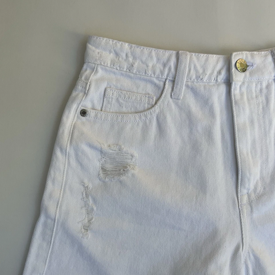 Denim corto Guess para mujer tiro alto Zorah blanco envejecido talla 26 Foto 4 de 4