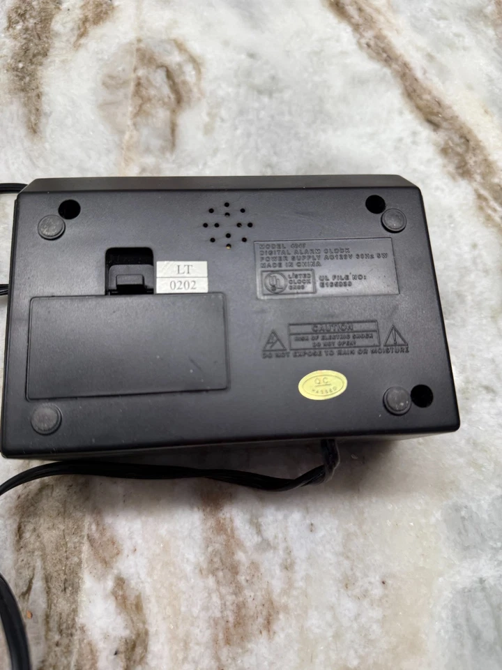 Vintage ADVANCE DIGITAL Alarm CLOCK Wood-Grain Design works - Image 4 of 4