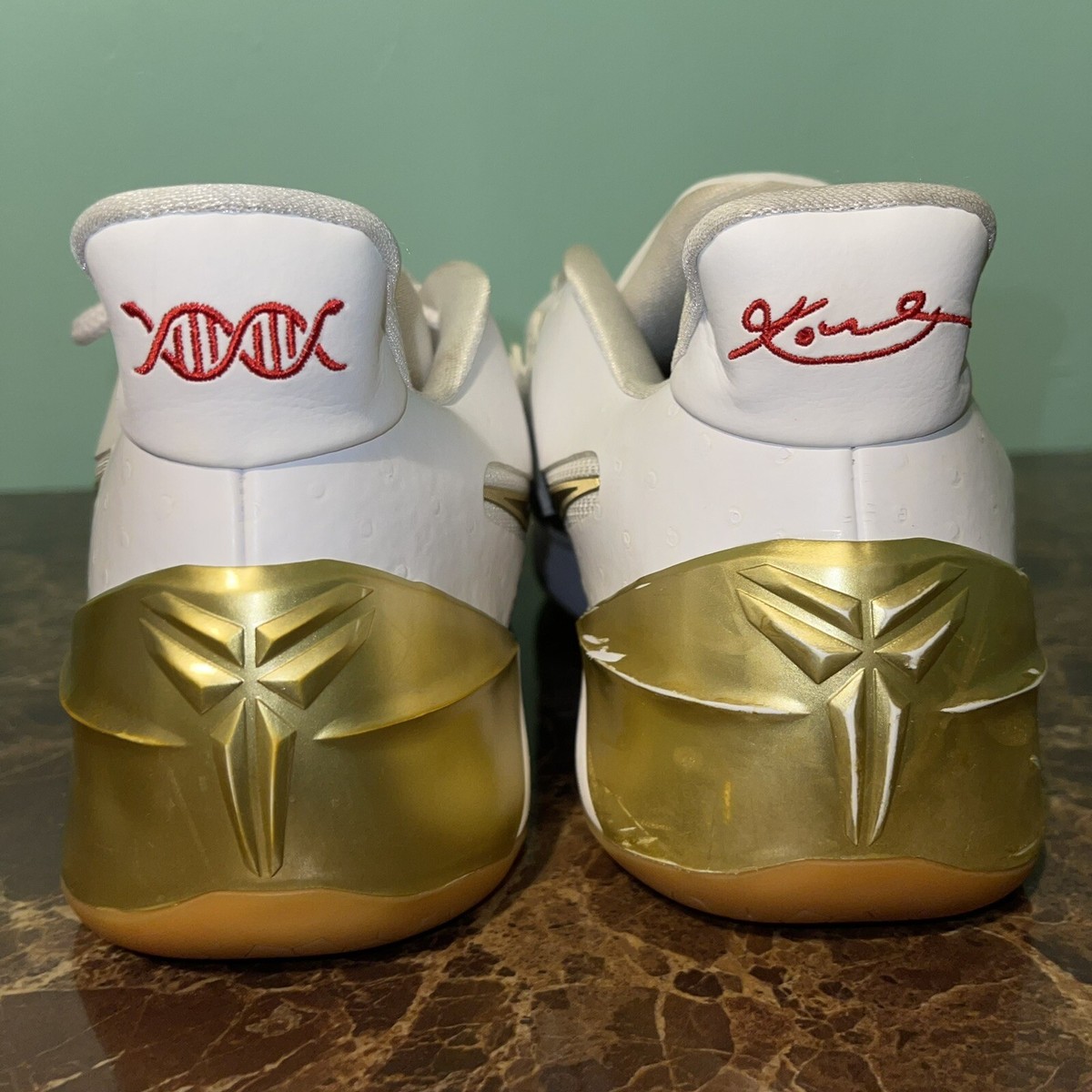 Size 10 - 852425-107 Nike Kobe A.D. White/Metallic Gold Big Size 10 - 852425-107 Nike Kobe A.D. White/Metallic Gold Big