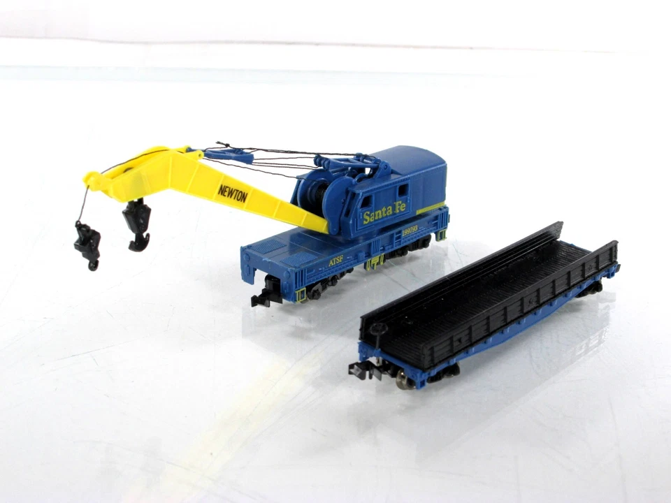 N Scale **SANTA FE*** MOW Boom Crane #199793, Flat Car Tender - Model Power 3162 - Image 3 of 4