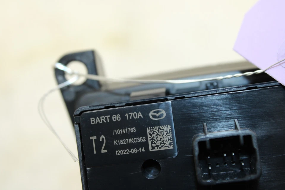 Interruptor de tracción/salida de carril Mazda MX-5 Miata 2019-2023 BART66170A OEM IS97 Foto 3 de 3