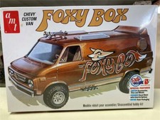 AMT 1265 Chevy Custom Van Foxy Box /25 model kit
