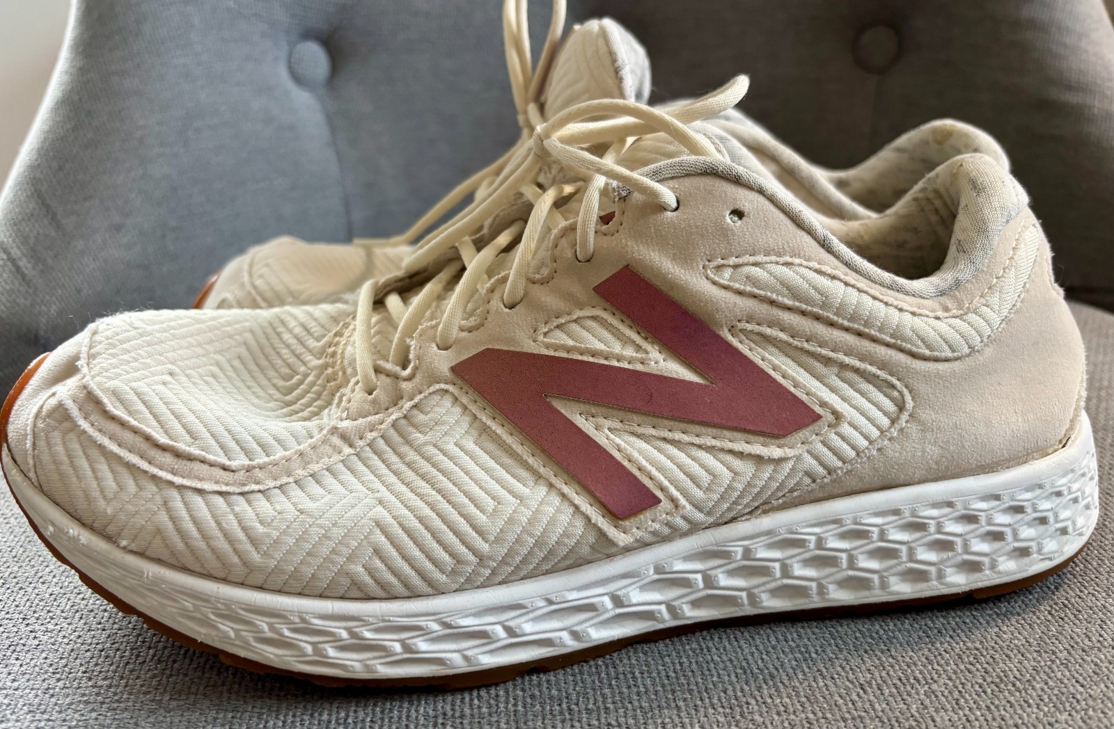 Size 9 Off-white/ivory Metallic Rose Logo Free Ship