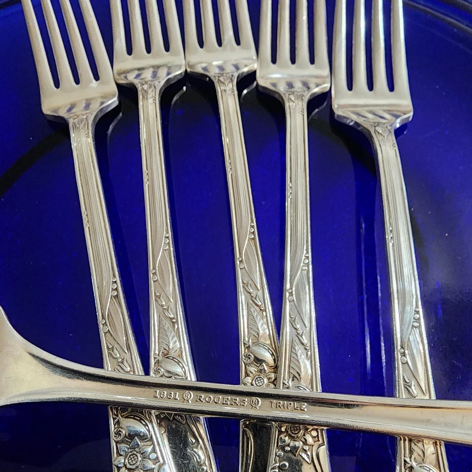 6 Rogers 1881 Oneida Chateau Grille Forks Set Dinner Silverplate Triple Plate - Image 4 of 4