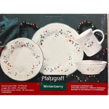 Pfaltzgraff Winterberry 16 Pc. Holiday CHRISTMAS Dinnerware Set 4 New Open Box