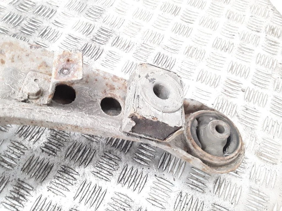 Volvo V40 MK1 2.0T 118kW Gasolina Estate 1998 rueda trasera derecha eje nudillo Foto 2 de 4