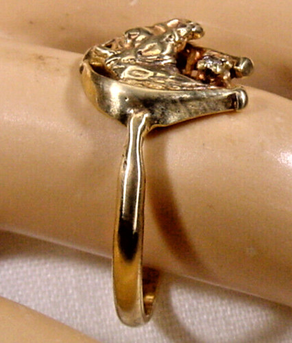 Horse Head Horse Shoe Ring accented with Solitaire Diamond 10K yellow Gold