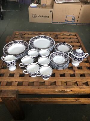 Wedgwood Florentiner dunkelblau 6-teiliges Abendessen Set.