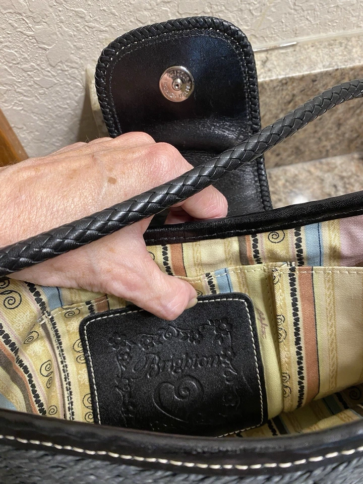 Cartera de mano Brighton tejida beige y negra de paja y cuero Foto 4 de 4