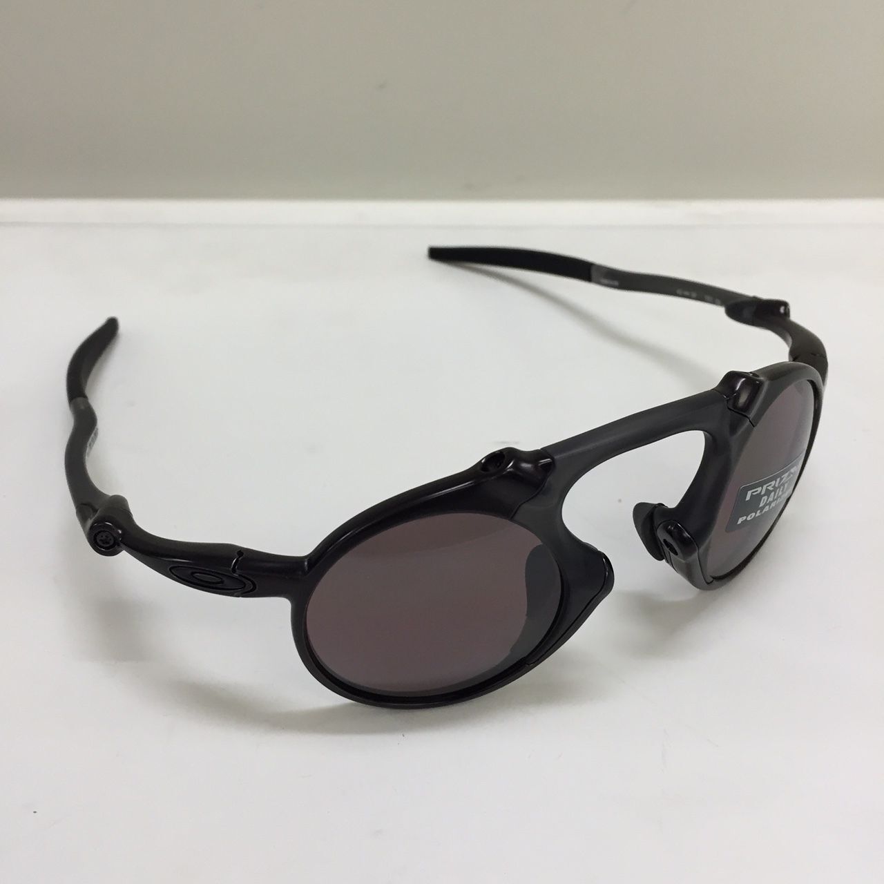 Oakley Madman Sunglasses OO6019-05 42-29 151mm Dark Carbon Round 