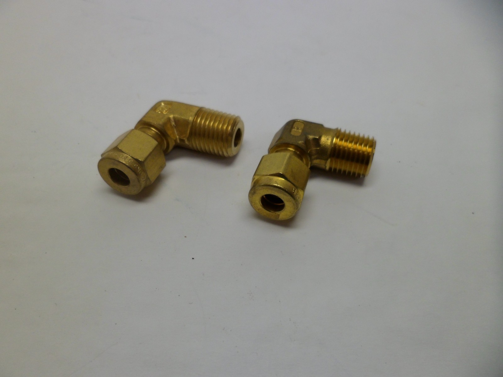 PARKER BRASS ELBOW 1/4" OD. TUBE COMPRESSION X 1/4" NPT. MALE LOT OF 2 NOS