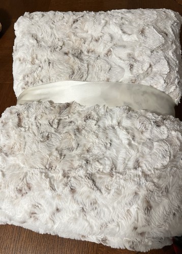 KEIKI CO BLANKET SNOWY OWL TROW 72” X 60” $299.99 - Imagen 5 de 9
