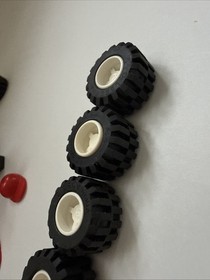 L E G O - CITY Replacement 2x Red Racing Motorcycle 2 Minifigures 60084 EUC